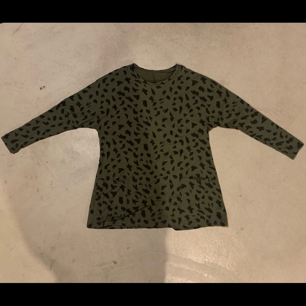 Olive green leopard print lightweight stretchy pocket tunic L